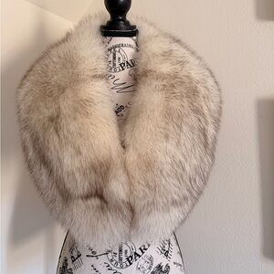 Beautiful White Fox Fur Shawl scarf stole. Saga furs